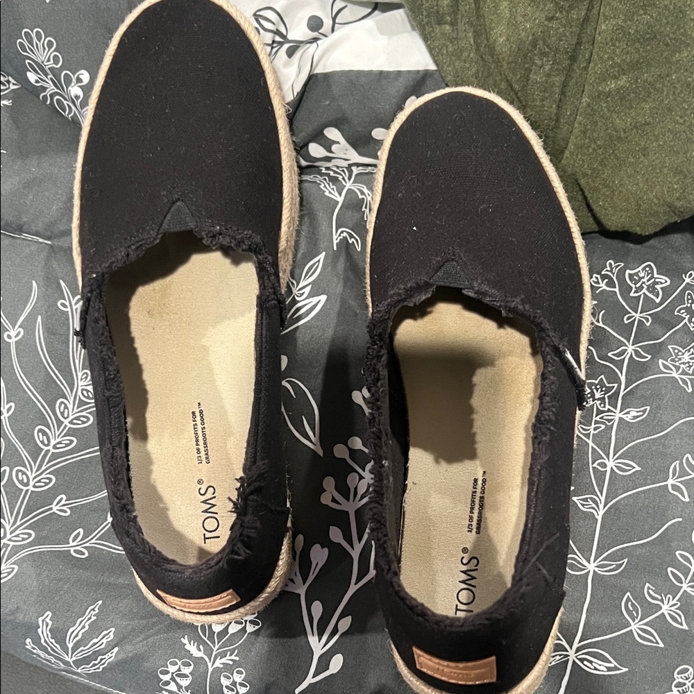 Toms Black Espadrille Slip-On Women’s Shoes